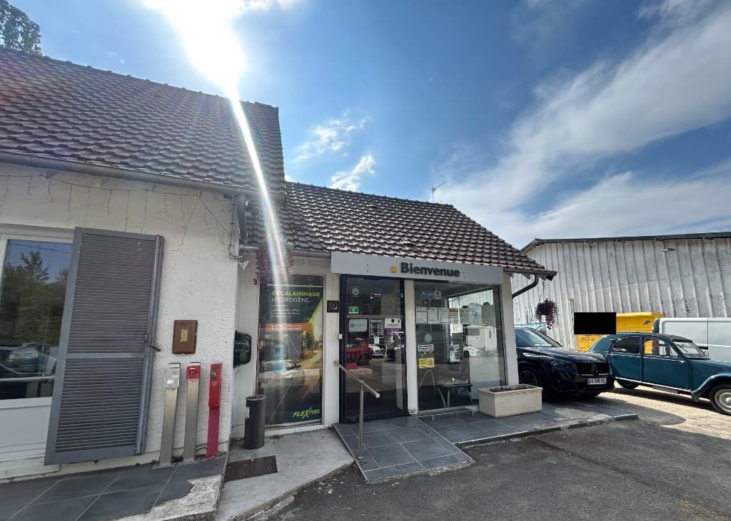 Façade du garage RSL Automobiles à Saint-Léger-en-Yvelines